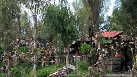 Островът на куклите – по-зловещ от филм на Стивън Кинг