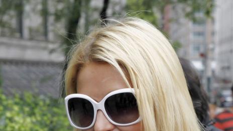 Парис Хилтън дебютира като диджей (видео)