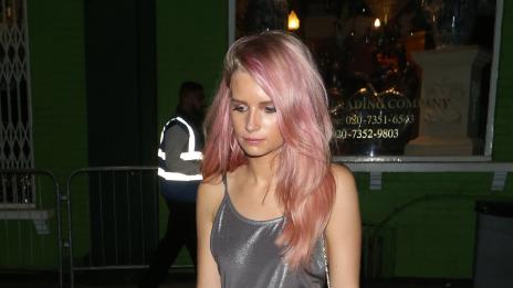 Чар или бедствие: Лоти Мос заложи на розовото