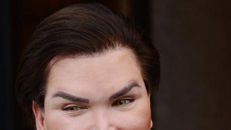 Човешката кукла Кен остана и без ребра