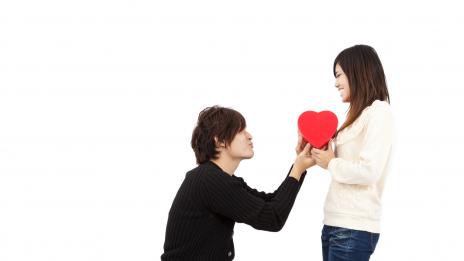 Мъжете първи казват вълшебните думички