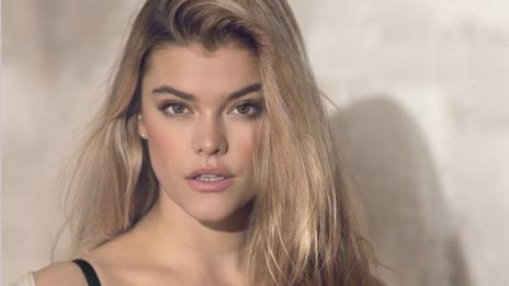 Нина Агдал – секси и след Леонардо ди Каприо