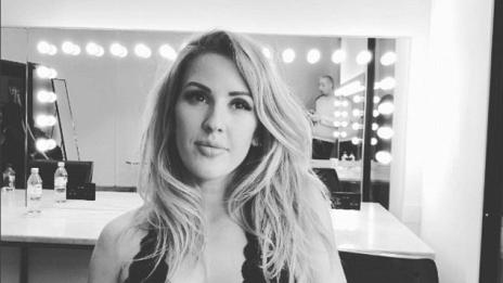 Чар или бедствие: Ели Голдинг свали дрехите!