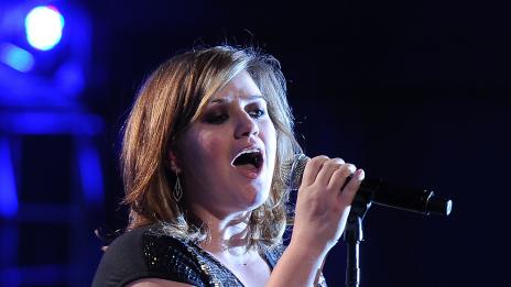 Певицата Кели Кларксън си направи група