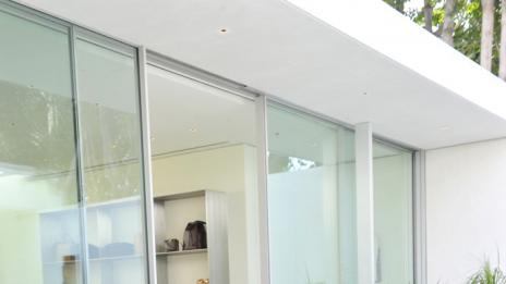 Мери-Кейт и Ашли Олсън отвориха първия бутик с басейн