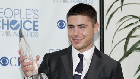 Зак Ефрон призовава към безопасния секс