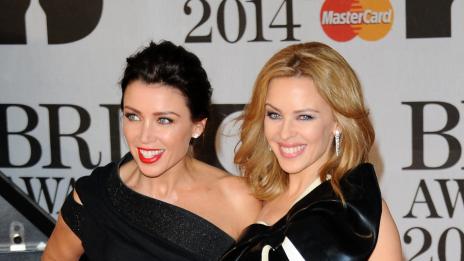 Кайли и Дани Миноуг показаха сестринска любов