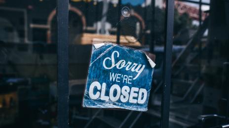 Безславно: Първият нудистки ресторант в Париж затваря