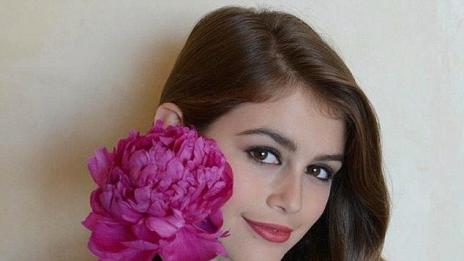 Дъщерята на Синди Крауфорд се вдъхновява от Миранда Кер