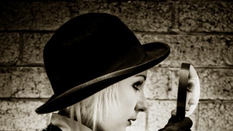 Детектив в любовта - идиот в реалността