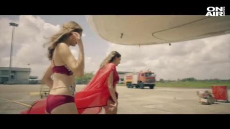 Секси провокация от Виетнам – стюардеси по бикини