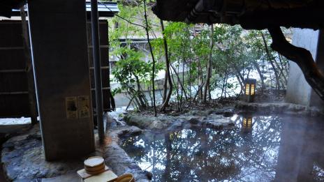 Забравете за дрехите на тези лековити места