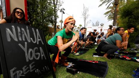 Доказано: Йогата бори депресията