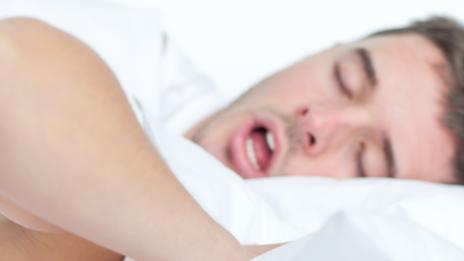 Гъделичкането премахва хъркането