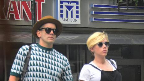 Бременната Скарлет Йохансон дебютира нова прическа