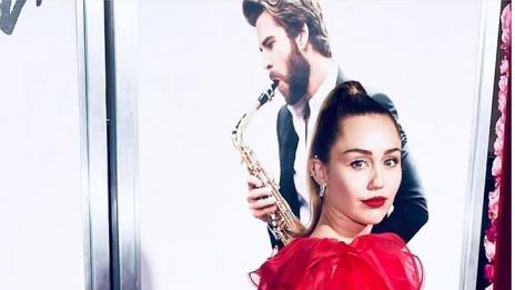 Майли замени Лиъм на премиерата му