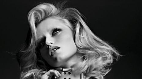 Аби Лий: Покровителката на новите кожени аксесоари