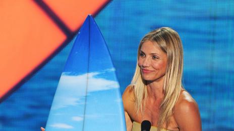 Камерън се остави и с Алекс