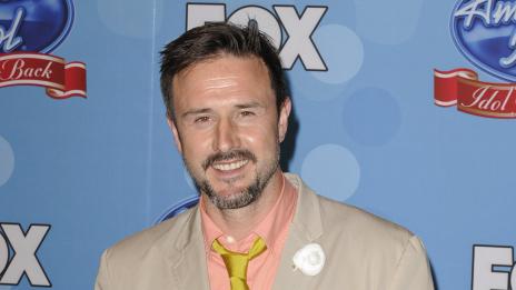 Дейвид Аркет скъса с гаджето си