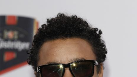 Певецът Шаги – по-жив от всякога