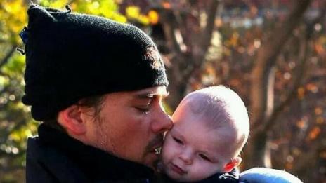 Джош Дюамел ще прави сина си доброволец