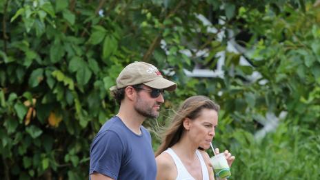 Хилари Суонк скоро избяга от годеж, а вече е готова за нов