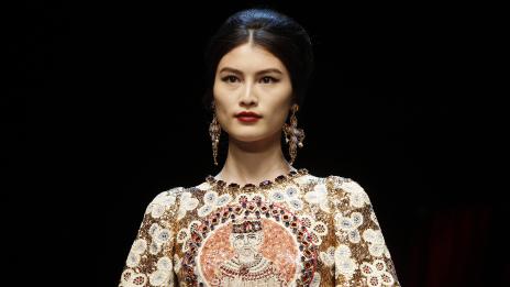 Устни като зрял есенен плод