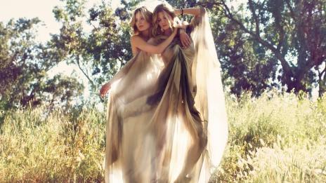 Две нимфи в гората, през 70-те