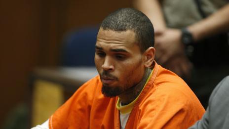 Каруче зарязала Крис Браун заради SMS-и