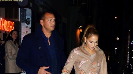 Папараци: Джей Ло ефектна на ресторант