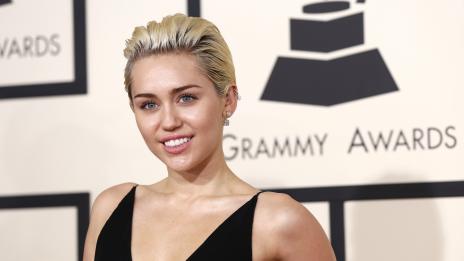 Майли през сълзи към Тръмп: Отнасяй се с любов към хората! (ВИДЕО)