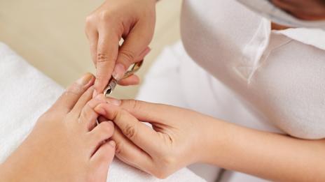 Грижа за краката: Колко често и как да режете ноктите?