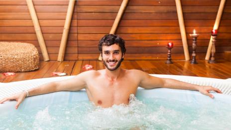 Гореща вана гори калории при мъжете