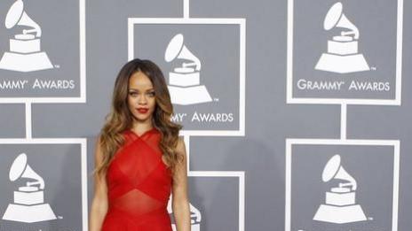 Лекари съветват Риана да спре с партитата