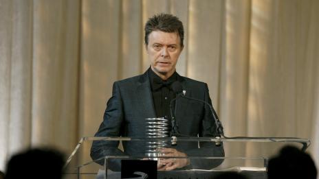 Нов удар: Рак покоси и Дейвид Бауи