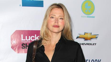 Актрисата Естела Уорън в ареста след кататсрофа и нападение на полицай