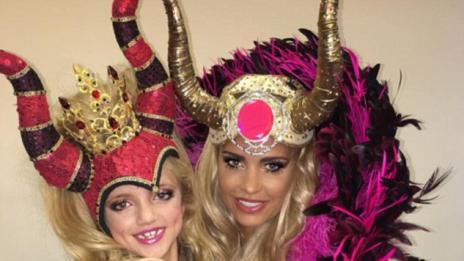 Щерката на Кати Прайс шокира