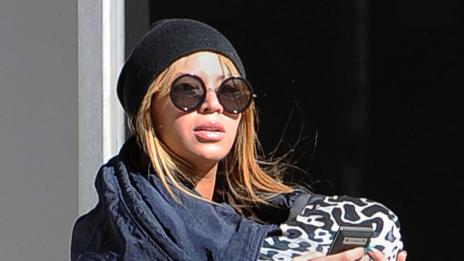 Бионсе кърми детето си публично