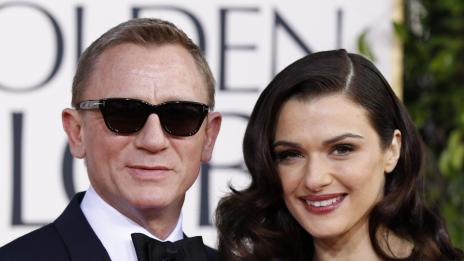 Рейчъл Уайз се дразни на феновете на съпруга си