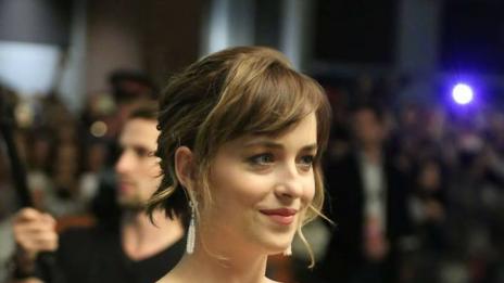 Гуинет се омъжи, а бившият й Крис Мартин чака бебе от Дакота?