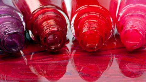 На лака за нокти с любов