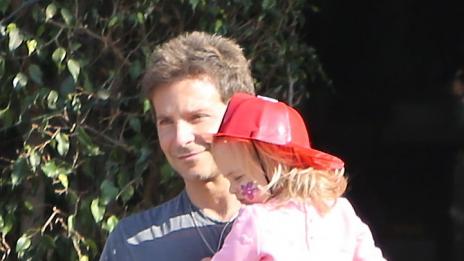 Семейна идилия: Брадли Купър и Ирина Шейк