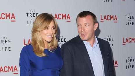 Гай Ричи чака момченце