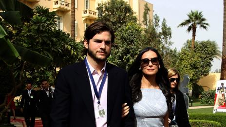 Аштън и Деми официално се разведоха