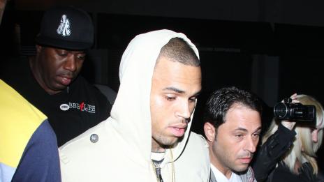 И бащата на Крис не иска той да е с Риана