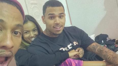 Крис Браун се променя коренно заради Каруче