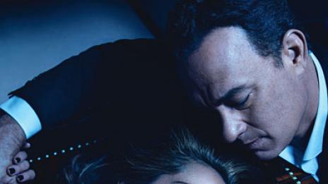 Том Ханкс в краката на Джулия за W Magazine