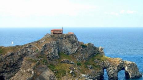 Обаятелният малък остров Гастелугаче