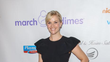 Рийз Уидерспун бърза да се отърве от излишните килца след раждането