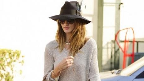 Вижте кои са трите най-актуални модела шапки сред звездите